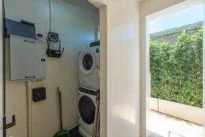 V185 New Modern Villa with Private Pool