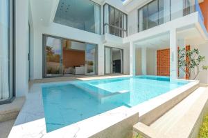 V185 New Modern Villa with Private Pool
