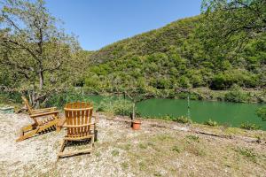 Appartements Chateau de Salamon - plage privee : Studio avec Vue sur Lac