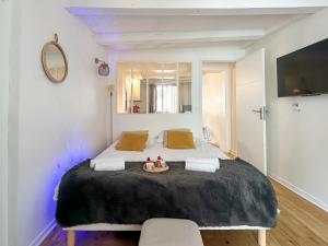 Night Desires vieille ville Annecy charmant