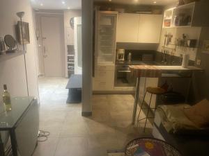 Only 60m to the beach, 2 bedroom cozy apartment, 80m2 big garden, very central