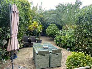 Only 60m to the beach, 2 bedroom cozy apartment, 80m2 big garden, very central