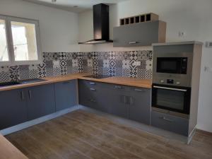 Appartements Jolie T4 renove avec balcon-terrasse : Appartement 3 Chambres