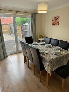 Quiet, Sleeps 12, 2 bathrooms, Lots of parking, KIA 2