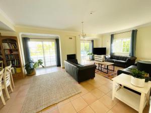 Vila Rolas - Beautiful 5 bed villa with pool and aircon 3 min to Luz beach