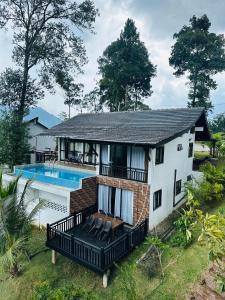 Tuah D Manggis Janda Baik 4BR 2 Storey Bungalow Private Infinity Swimming Pool with Gunung Nuang View - 4hvězdičkové hotely ve městě Bentong