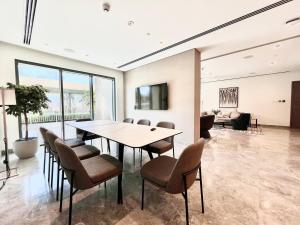 Skyline Gem Full Burj View 2BR Suite with Dubai Mall access by Maxx Value homes