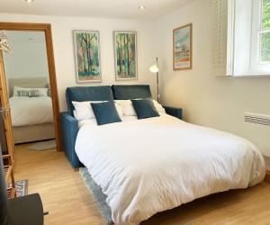 The Stables at The Forge - Cosy Cottage with Log Burner on S Downs Way, nr Brighton