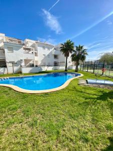 Brisas planta baja con acceso directo a la piscina