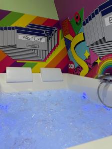 Capsule Forever Young - Jacuzzi - Sauna - Billard - arcade de jeux - Netflix & home cinéma - Ping Pong