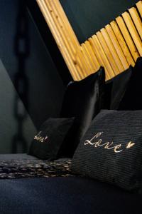Appartements DARK ROOM - Suite Luxueuse pres de la mer : photos des chambres