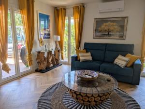 vue mer grande terrasse plage à 2 min à pieds