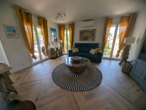 vue mer grande terrasse plage à 2 min à pieds