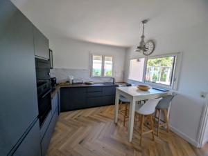 vue mer grande terrasse plage à 2 min à pieds