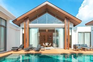 V186 Quiet Glamour Oasis 4BR Poolside Sanctuary