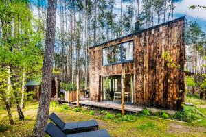 Domek lubiana180 WABI SABI w lesie jacuzzi sauna kominek - drewno w cenie pobytu - nad jeziorem Kaszuby pieski tylko do 10kg za dodatkową opłatą