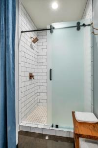 Modern Suite 6BR by Maddox Hotel