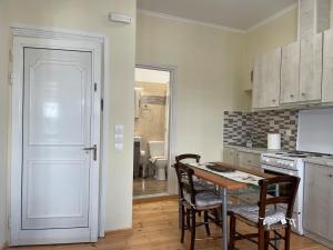 Chrisoulas Apartment 2