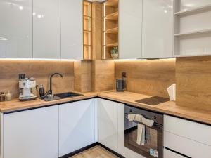 1BR Apartment with a Free Designated Parking Space