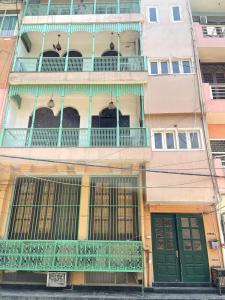 Forest Lane 1000 sq ft monuments view apartment