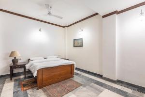 Forest Lane 1000 sq ft monuments view apartment