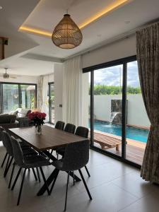 Sea Rock Villa