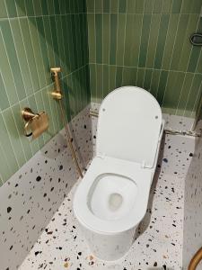 B HOUSE - 3 Br, 2 bath, Balcony, Quiet, Old quarter, 5ms Lake