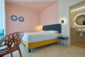 La Vista Postcard Hotel