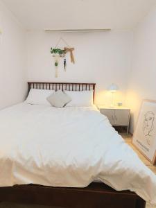 6 minutes on foot from Shinchon Station