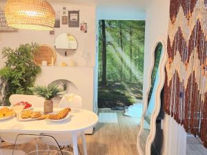 6 minutes on foot from Shinchon Station