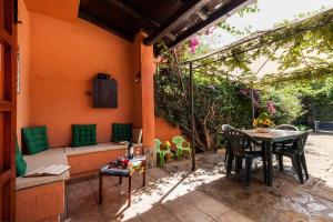 The Peacock house img1