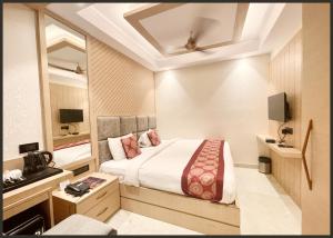 HOTEL LUXUARY SARK RESIDENCY Near Kashi Vishwanath Temple - Air Conditioned hotel at Prime Location -BEST Hotel