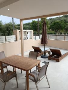 VillaPouliezos Apartments - Apartmány, Alikanas
