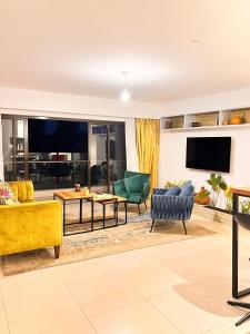 Luxury 2-Bedroom - Astoria Apartments