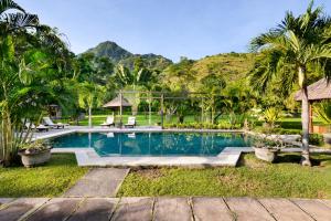 Exclusive private villa Beten Bukit - mountain view & private swimming pool