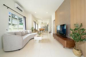 Prime Patong-5BR-6BR pool villa See photo BEFORE BOOK