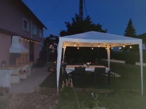 B&B / Chambres d'hotes Monts et Reves : Villa