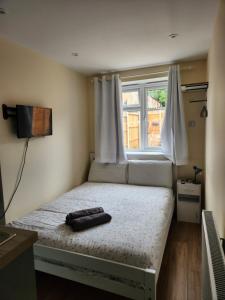 Ensuite Studio Flat Crawley-Gatwick