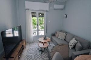 Seren Studio near Victoria Metro-Earthy Tones & Comfort