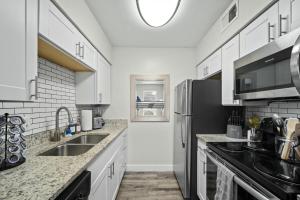 Spacious and Stylish Apartment right by AT&T Stadium!