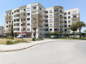 Appart Haut Standing, Très Calm à Nouaceur, Parking, Piscine, à 4min de lAéroport