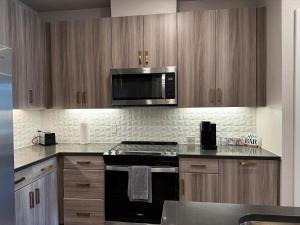 Luxury Resort Style Pool Apt