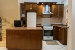 203 · Charming 2BR Townhouse