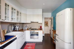 Sunny and spacious apartment with great balcony