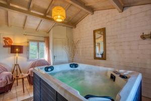 Chalets gite&spa privatif -le bois de la pause- : photos des chambres
