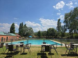 A 20 min de Madrid en Ave CASITA con JARDIN PRIVADO, wifi, SMART TV 55p y aparcamiento en la puerta
