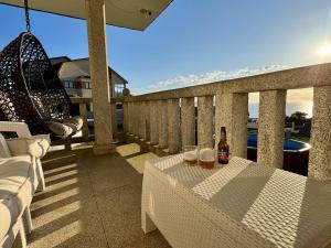 Bascuas beach house with ocean views