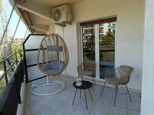 Elegant Renovated 1-Bedroom Flat with Park View