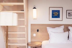 Hotels Hotel INDARRA & SPA - Piscine : Suite Familiale