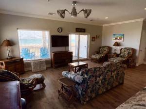 Beachgate Condo Suites and Hotel 341 condo